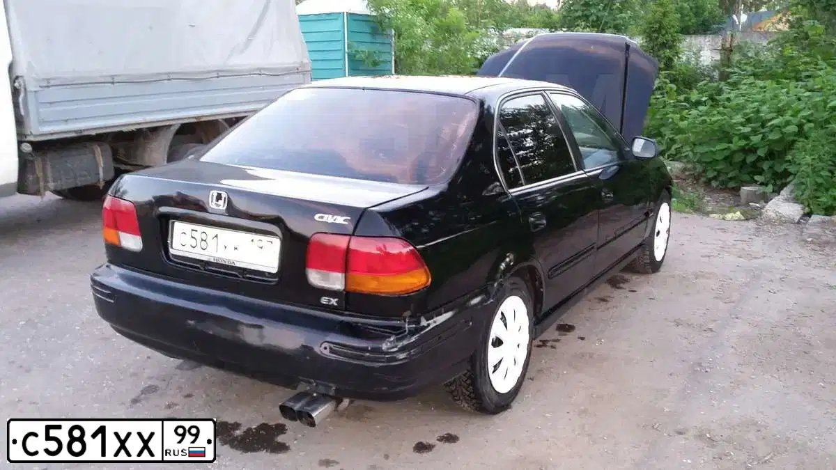 Фото автомобиля MAZDA 323, 1997 — госномер О830ХХ57. Цвет: СИНИЙ