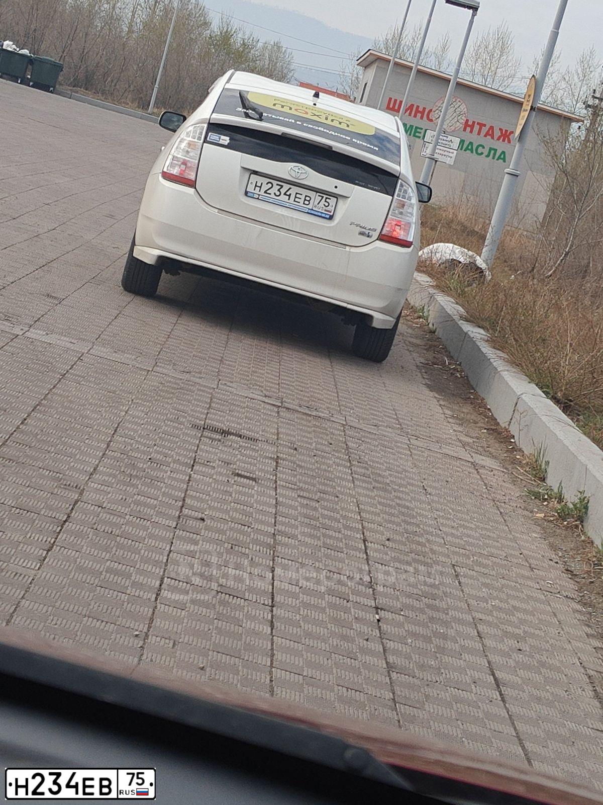 Фото автомобиля TOYOTA PRIUS, 2008 — госномер Н234ЕВ75