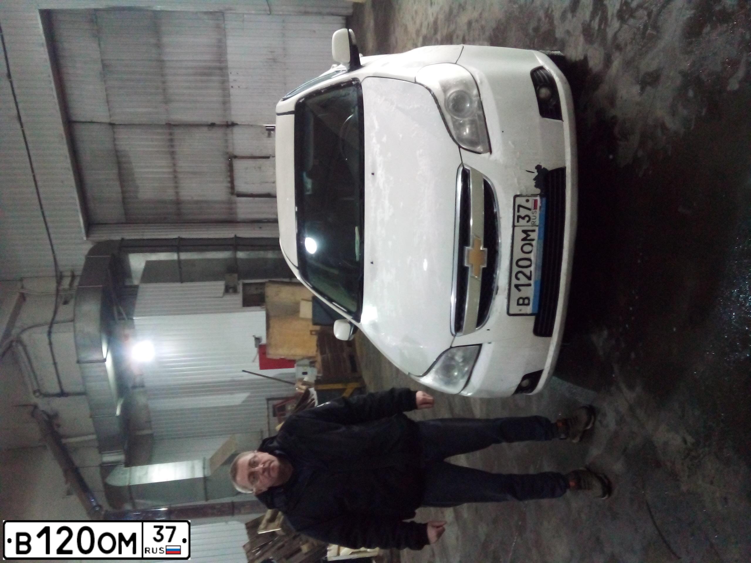 Фото автомобиля CHEVROLET T EPICA, 2010 — госномер В120ОМ37. Цвет: Белый