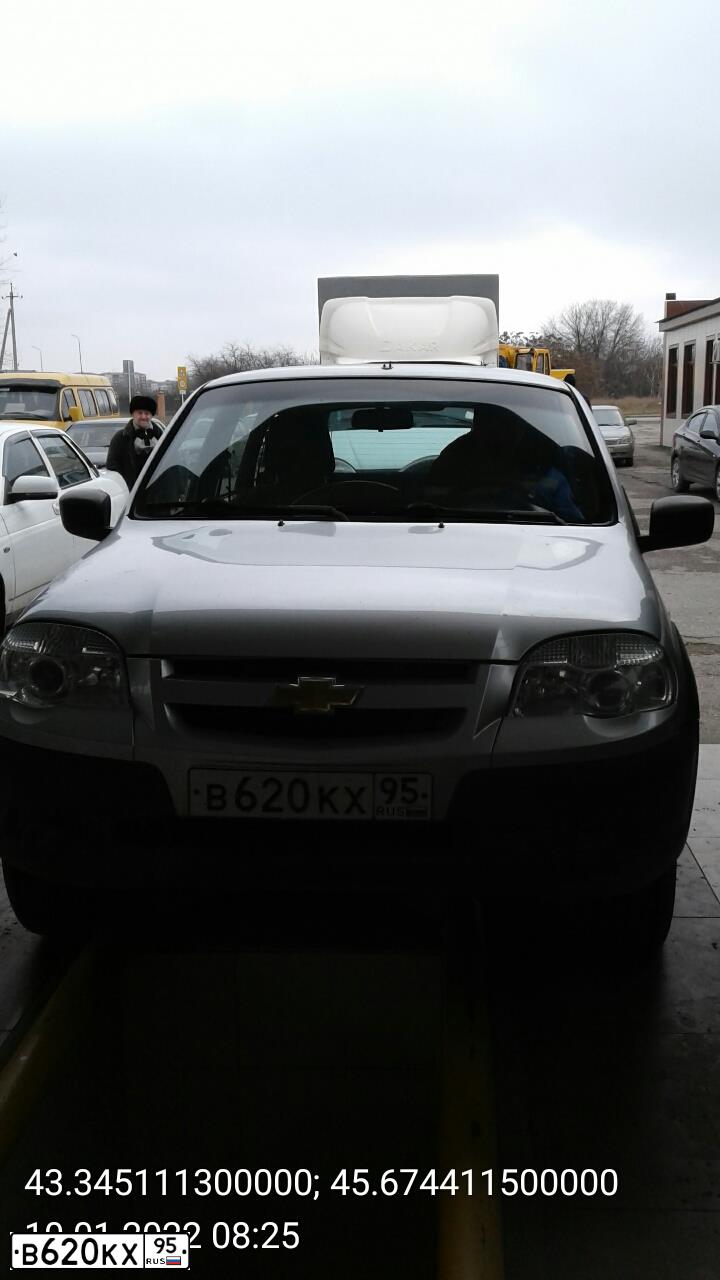 Фото автомобиля CHEVROLET NIVA, 2016 — госномер В620КХ95. Цвет: Светло-Серебристый металлик
