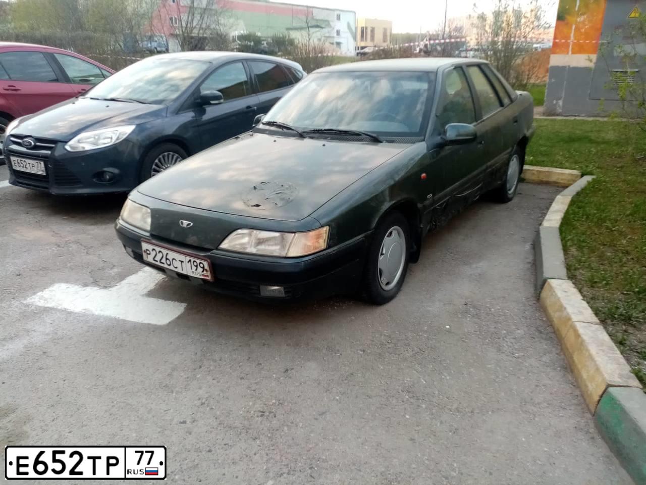 Фото автомобиля FORD FOCUS, 2013 — госномер Е652ТР77. Цвет: ТЕМНО-СЕРЫЙ