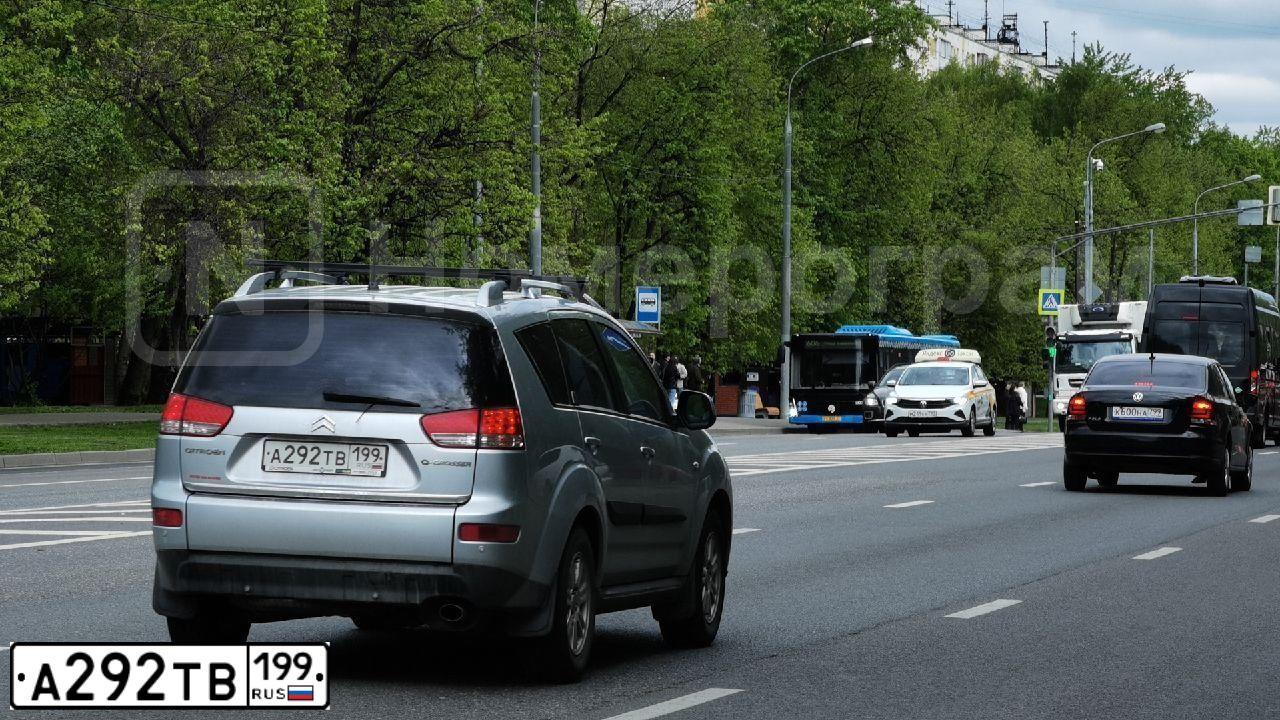 Фото автомобиля CITROEN C-CROSSER, 2009 — госномер А292ТВ199. Цвет: Серебристый