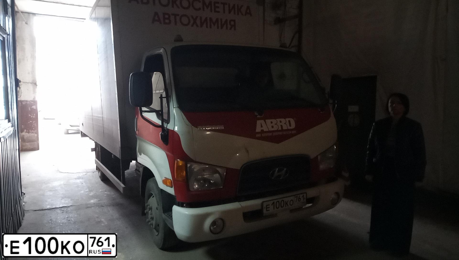 Фото автомобиля HYUNDAI MIGHTY, 2019 — госномер Е100КО761. Цвет: Белый