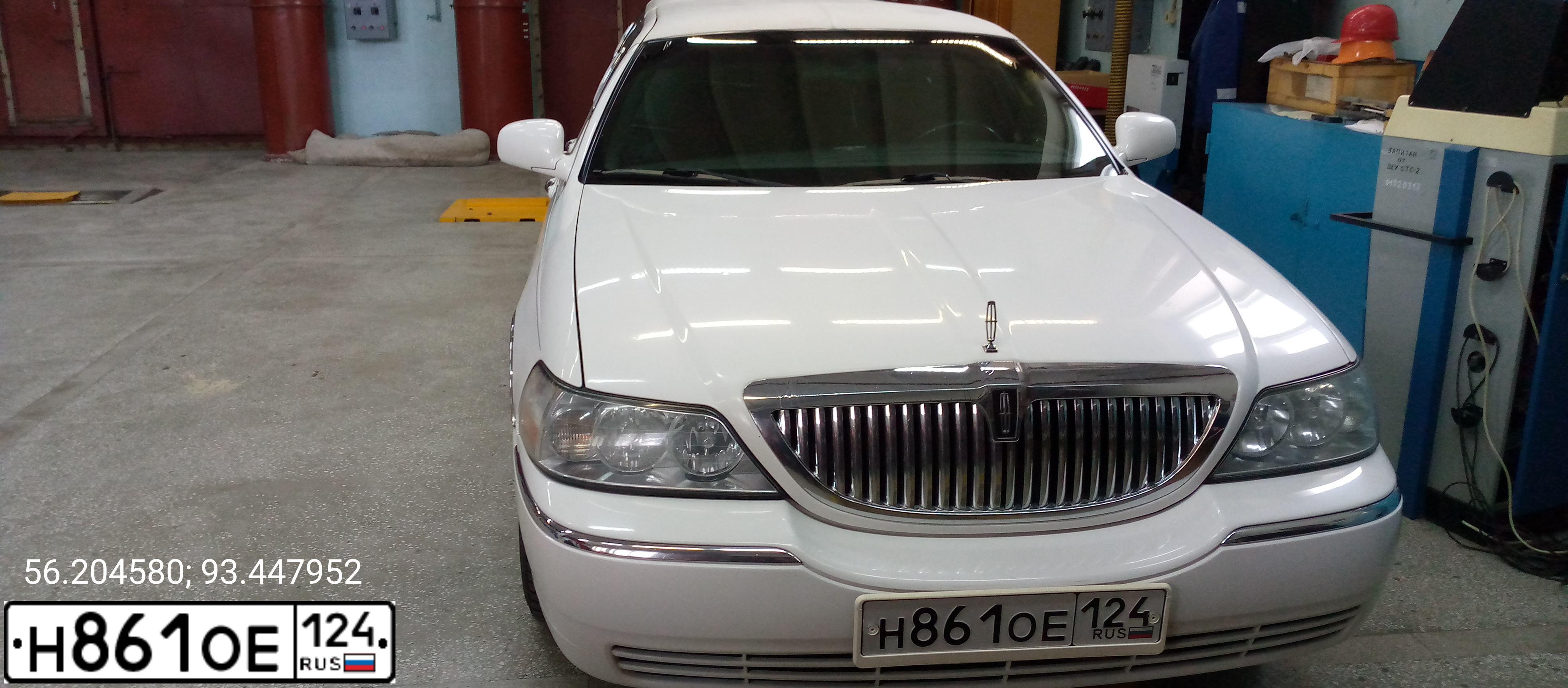 Фото автомобиля LINCOLN TOWN CAR, 2004 — госномер Н007АН02. Цвет: Белый