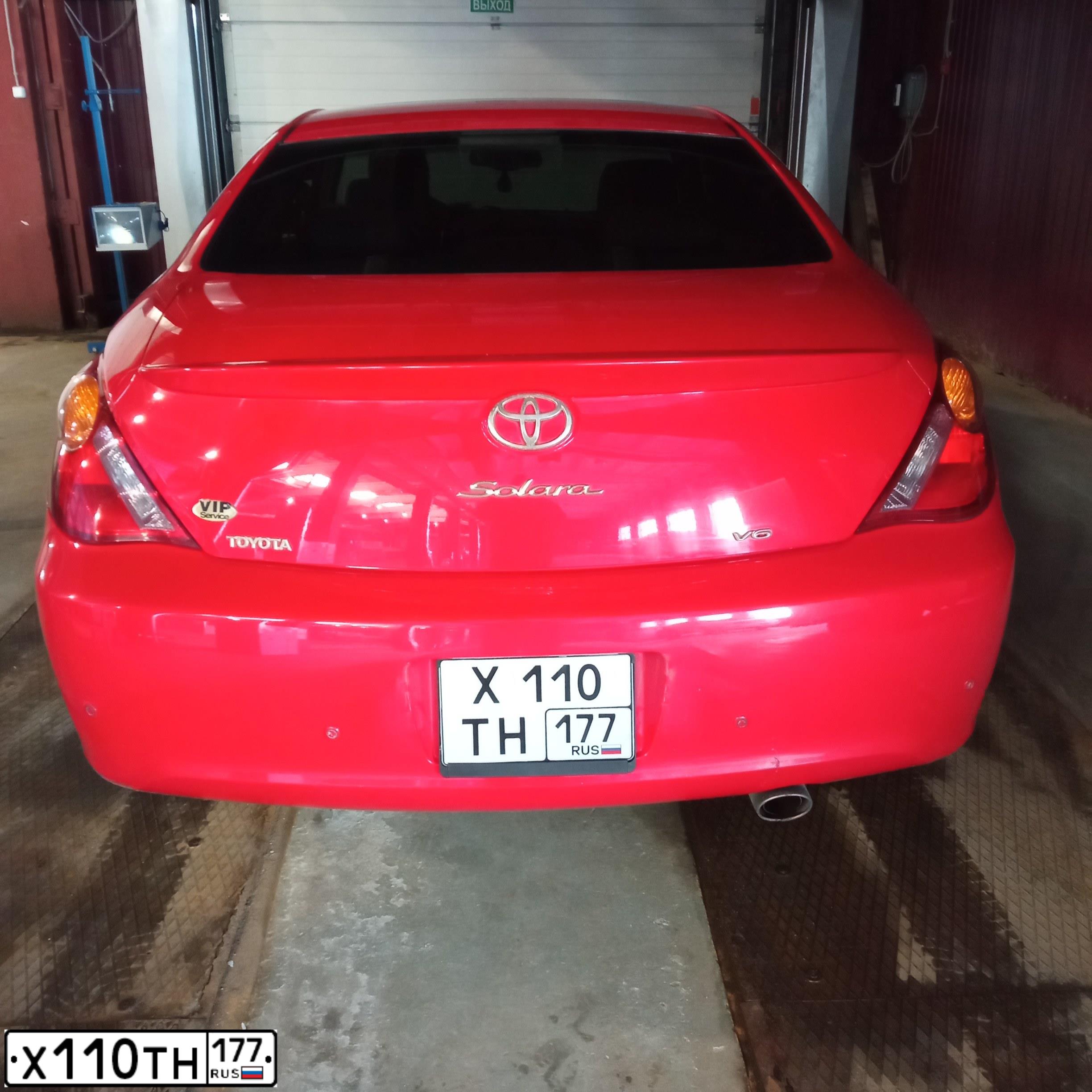 Фото автомобиля TOYOTA CAMRY, 2004 — госномер Е236РО790. Цвет: Красный