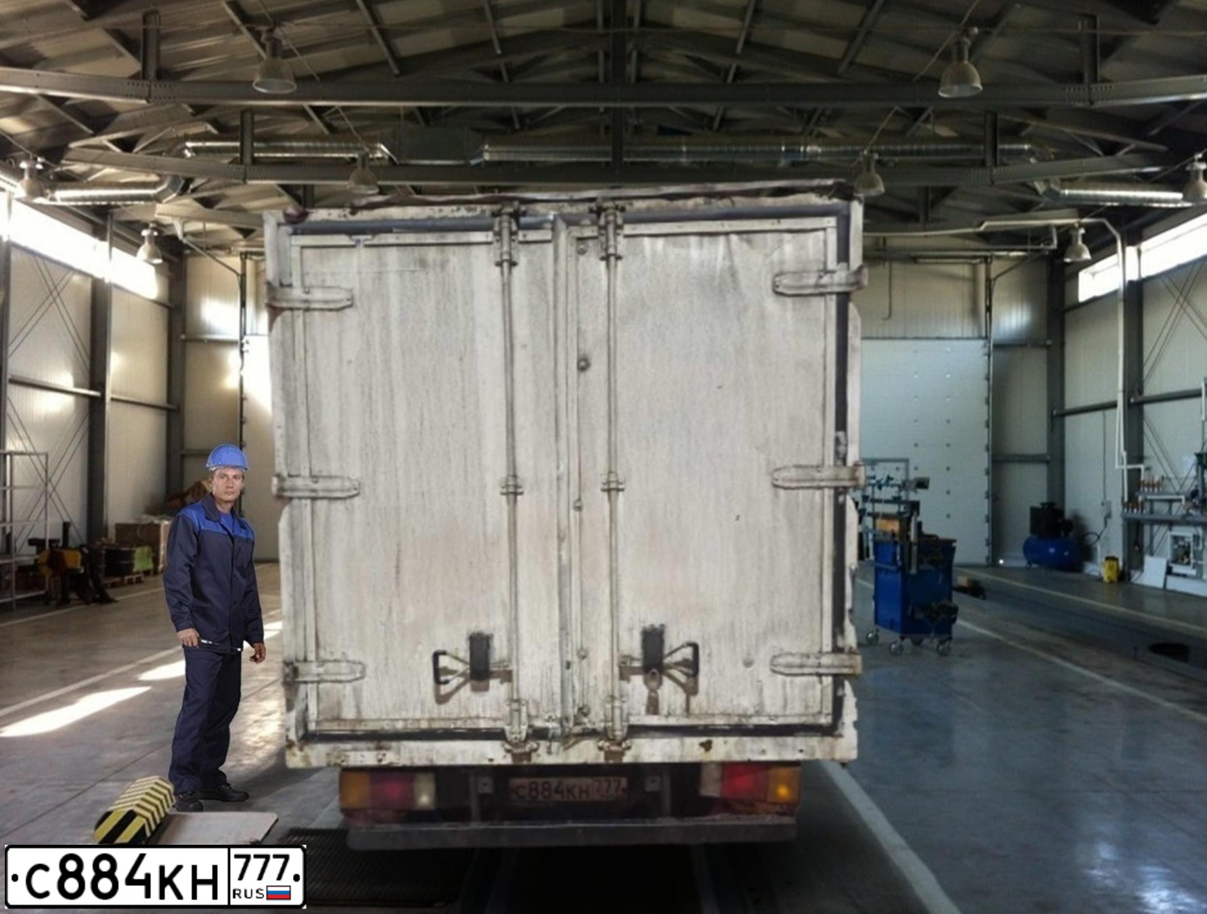Фото автомобиля HYUNDAI MIGHTY, 2010 — госномер С884КН777. Цвет: Белый