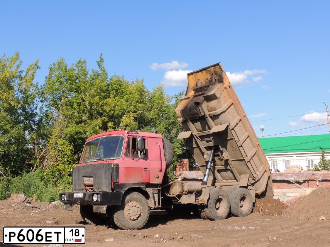 Фото автомобиля TATRA 815 /6X6/, 1989 — госномер Р606ЕТ18. Цвет: Красный