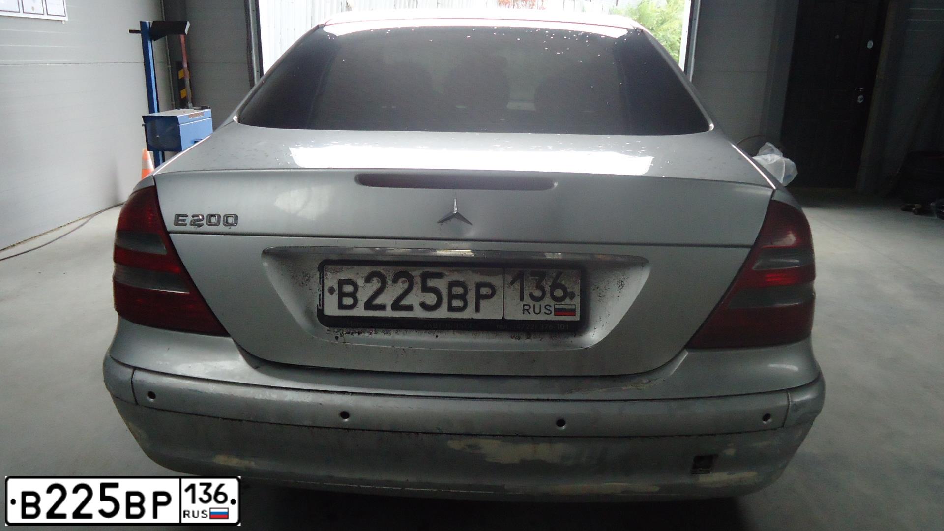 Фото автомобиля MERCEDES E-KLASSE, 2004 — госномер В225ВР136. Цвет: Серебристый