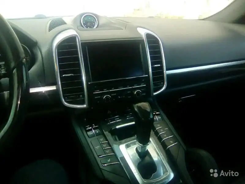 Фото автомобиля PORSCHE CAYENNE, 2012 — госномер К001ТЕ197. Цвет: ЧЕРНЫЙ