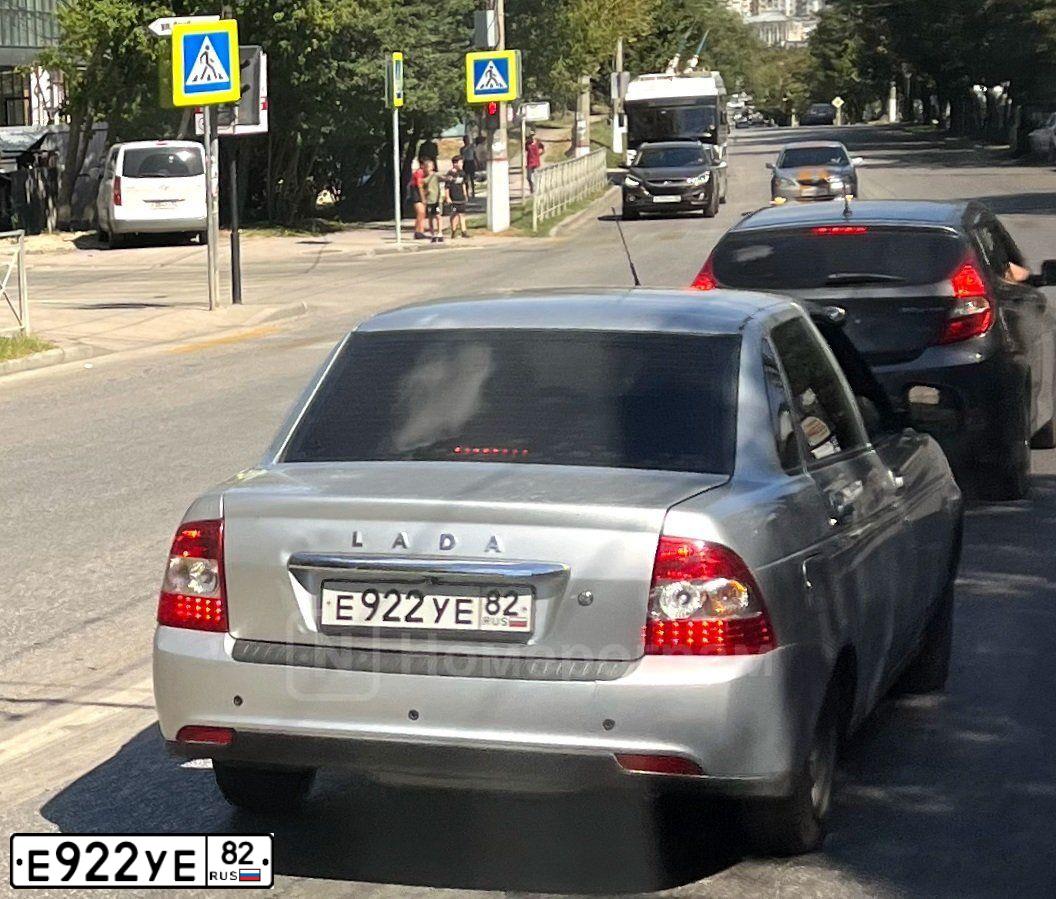 Фото автомобиля LADA 2170 PRIORA, 2008 — госномер Е922УЕ82. Цвет: СВЕТЛО-СЕРЕБРИСТЫЙ  МЕТАЛЛИК
