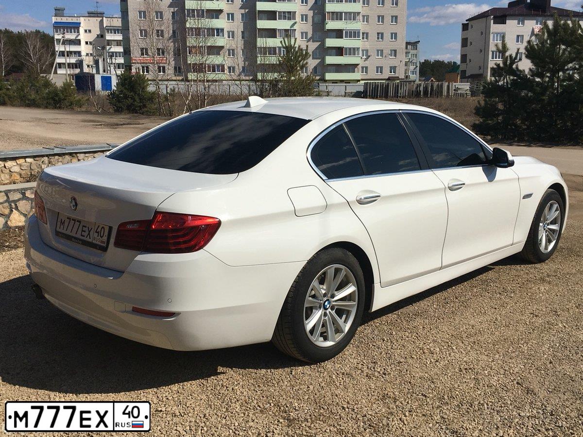 Фото автомобиля BMW SERIE 5, 2013 — госномер М777ЕХ40. Цвет: Белый