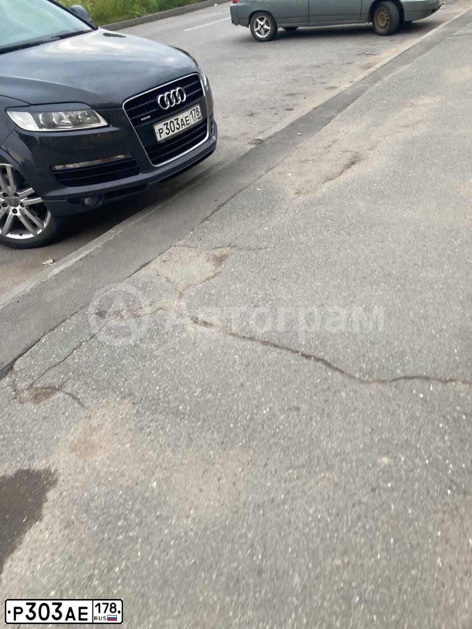 Фото автомобиля AUDI Q7, 2007 — госномер У622МТ47. Цвет: ТЕМНО-СЕРЫЙ