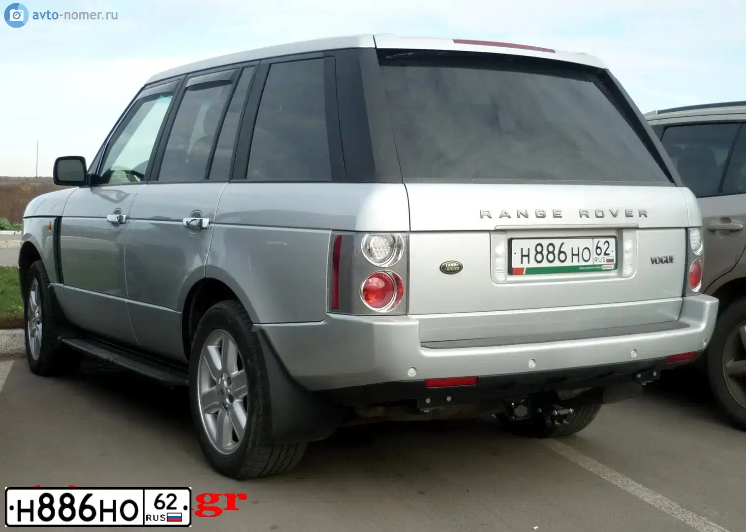 Фото автомобиля LANDROVER RANGE ROVER, 2003 — госномер Х887СТ62. Цвет: Серебристый