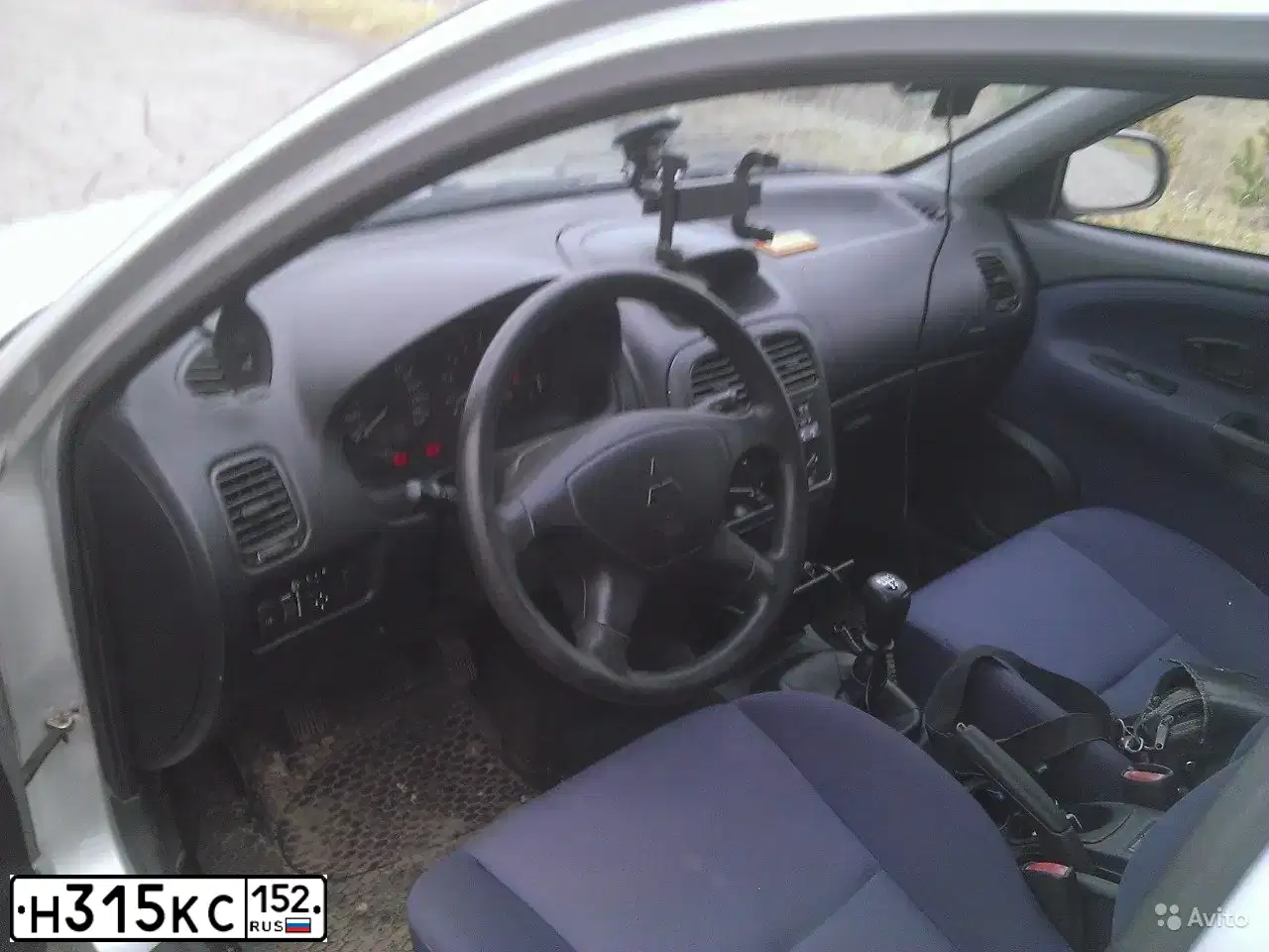 Фото автомобиля MITSUBISHI CARISMA, 2001 — госномер Н315КС152. Цвет: СВЕТЛО-СЕРЫЙ