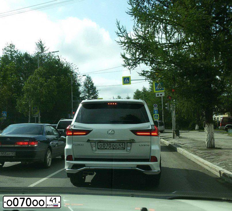 Фото автомобиля ТОЙОТА LAND CRUISER VDJ200L-GNTEZW, 2011 — госномер А643КЕ49. Цвет: ЧЕРНЫЙ