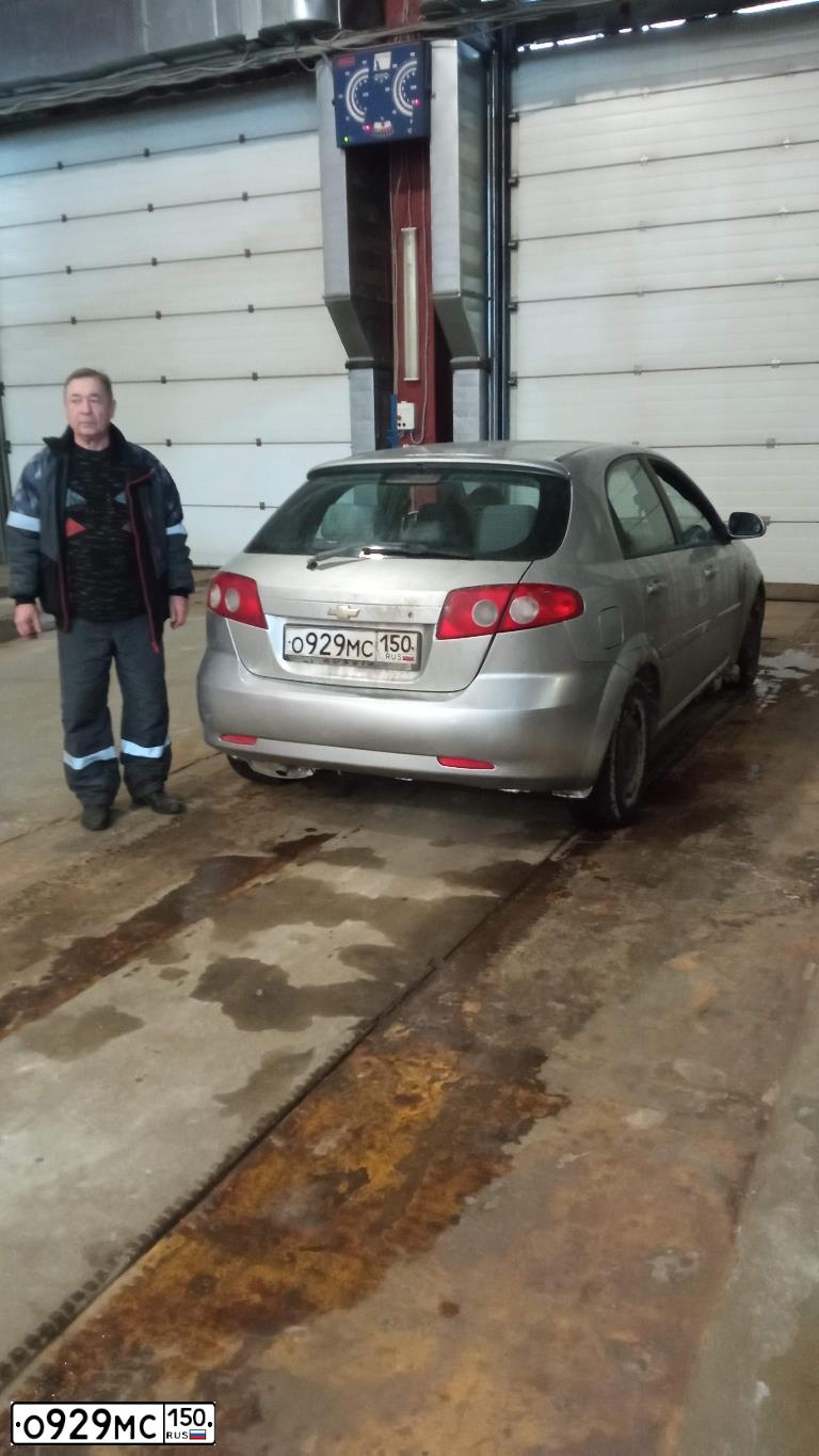 Фото автомобиля CHEVROLET LACETTI, 2008 — госномер О929МС150. Цвет: СЕРЕБРИСТЫЙ