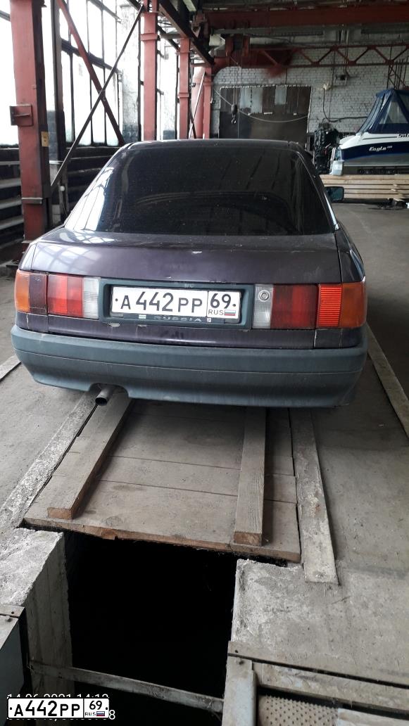 Фото автомобиля AUDI 80, 1990 — госномер А442РР69. Цвет: ТЕМНО-ВИШНЕВЫЙ