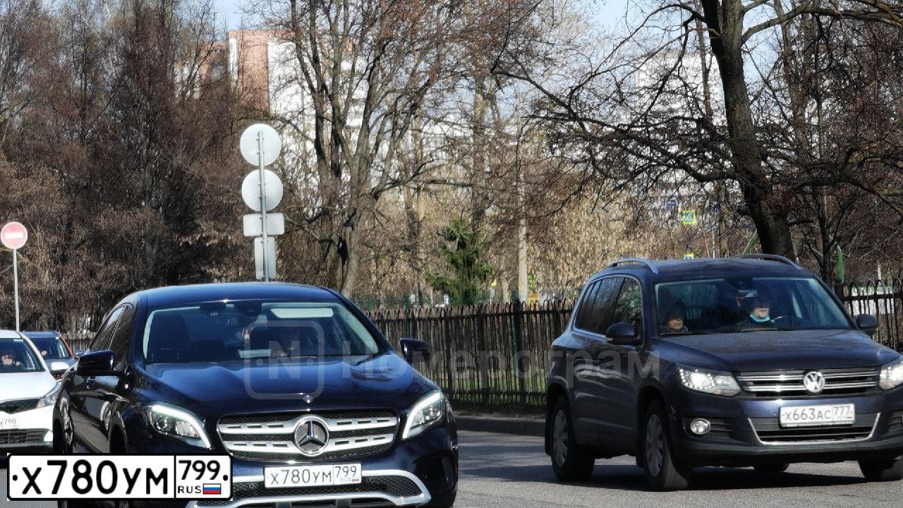 Фото автомобиля MERCEDES GLA-KLASSE, 2018 — госномер Х780УМ799. Цвет: синий
