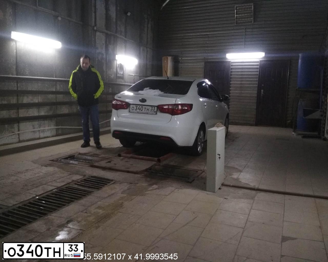 Фото автомобиля KIA RIO, 2012 — госномер О340ТН33. Цвет: Белый