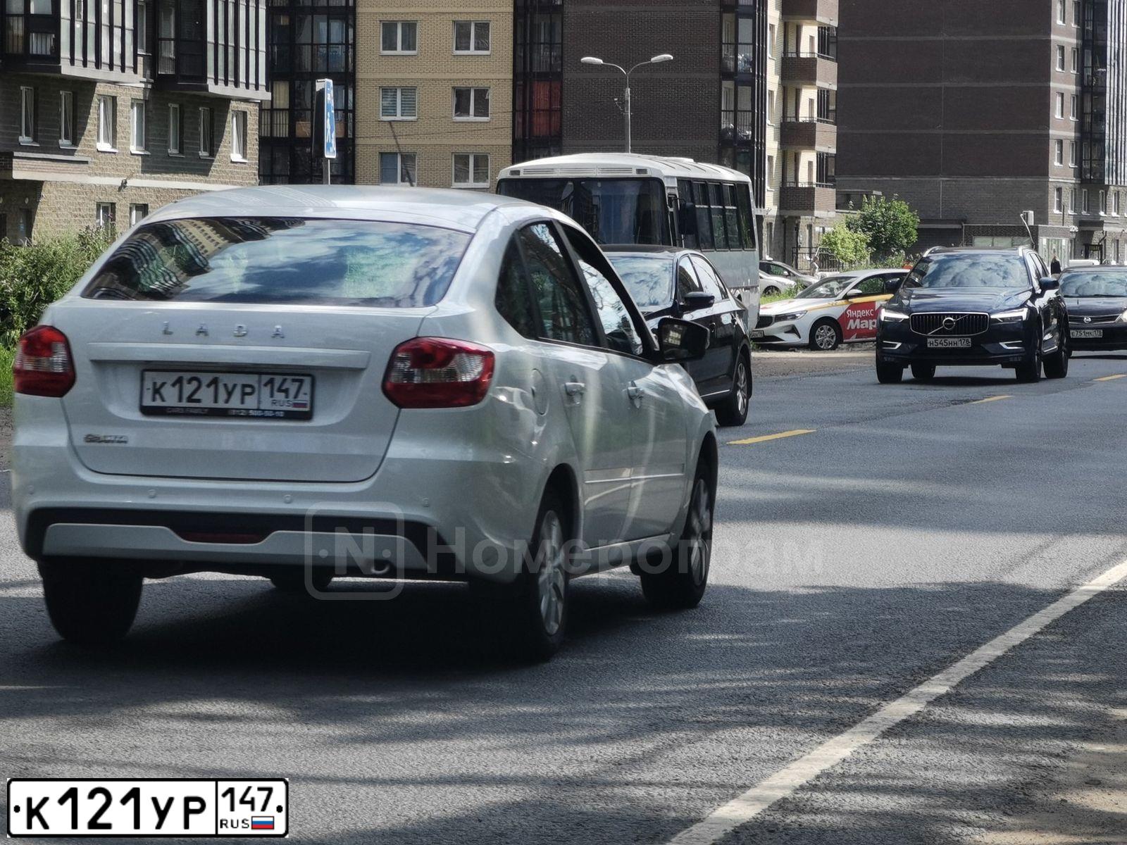 Фото автомобиля LADA GRANTA, 2023 — госномер С883УУ790. Цвет: Белый
