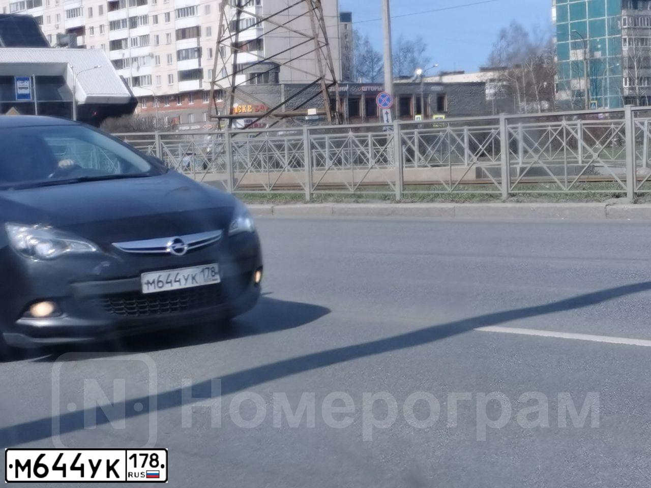 Фото автомобиля OPEL ASTRA, 2012 — госномер А490ХТ147. Цвет: ЧЕРНЫЙ
