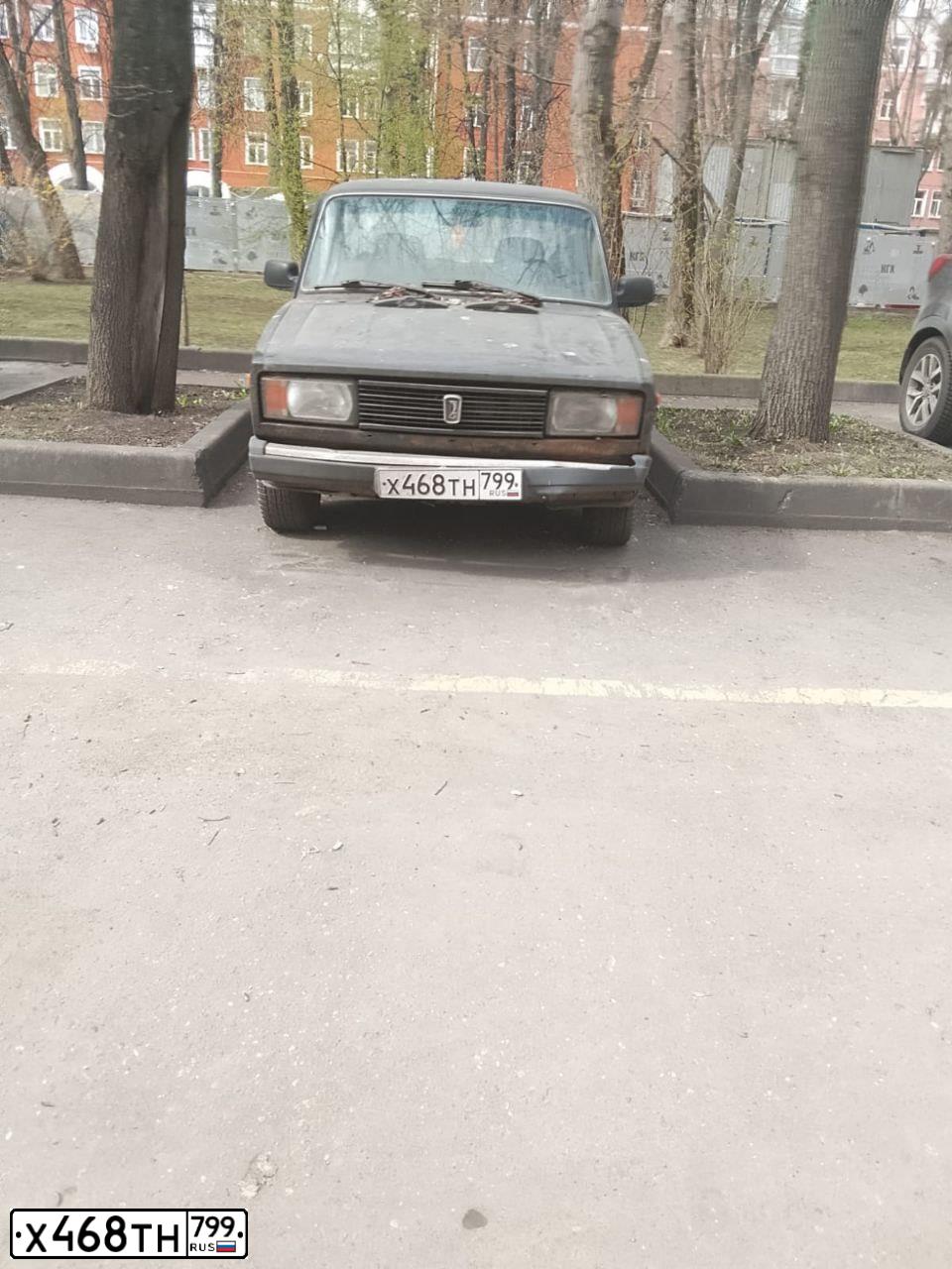 Фото автомобиля LADA 2105, 2010 — госномер Х468ТН799. Цвет: Сине-Черный