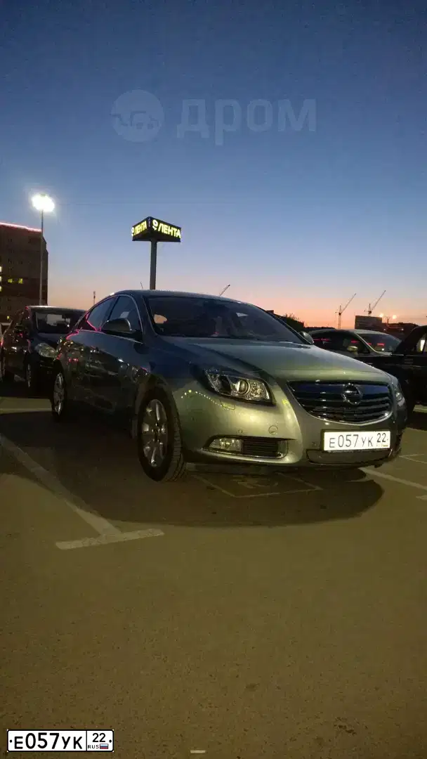 Фото автомобиля OPEL INSIGNIA, 2012 — госномер Е057УН22. Цвет: Серый