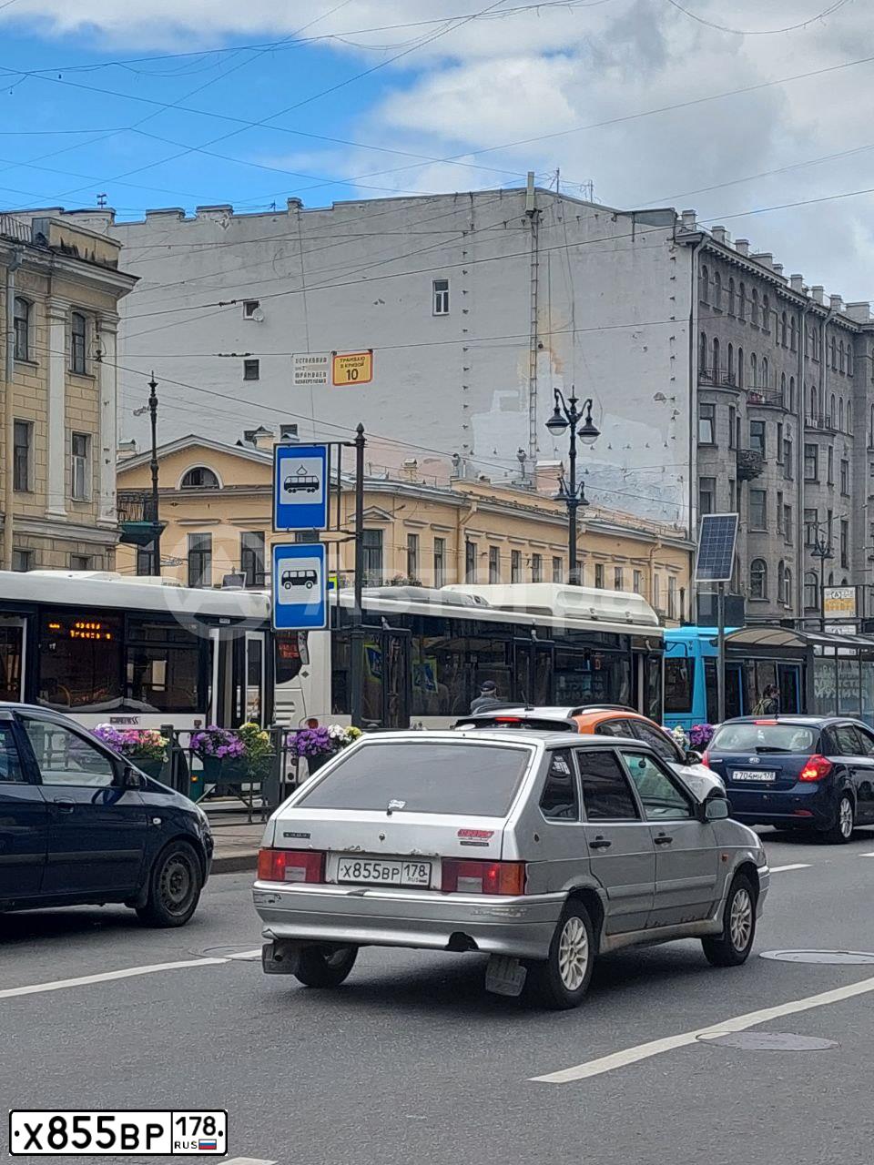 Фото автомобиля LADA 2114 SAMARA, 2010 — госномер А324АО178. Цвет: СВЕТЛО-СЕРЕБРИСТЫЙ МЕТАЛЛ