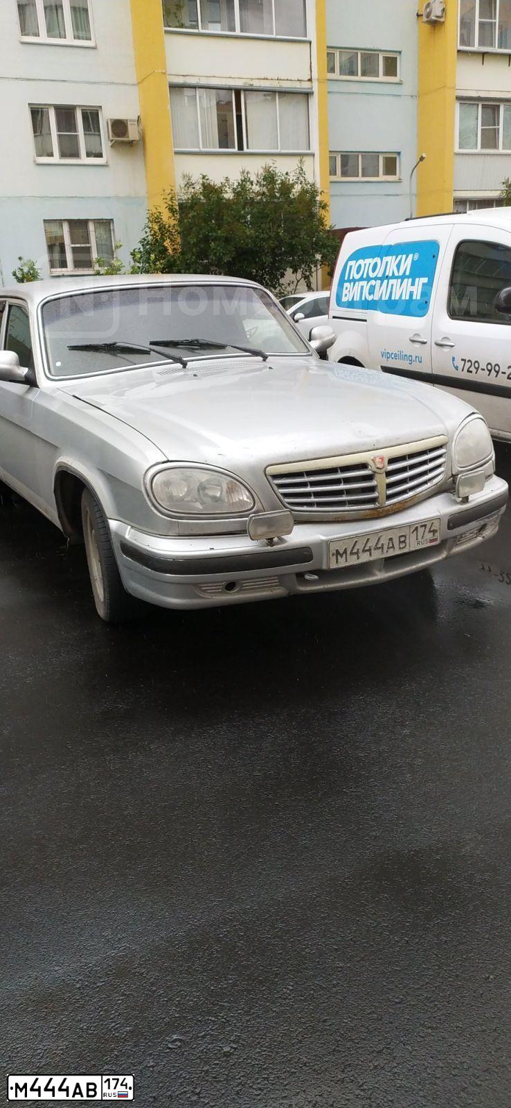 Фото автомобиля GAZ 3110 WOLGA, 2007 — госномер М444АВ174. Цвет: БЕЛЫЙ