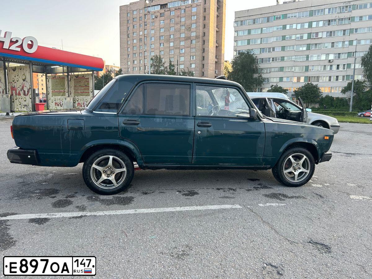Фото автомобиля LADA 2105, 2006 — госномер Е897ОА147. Цвет: Темно-зеленый