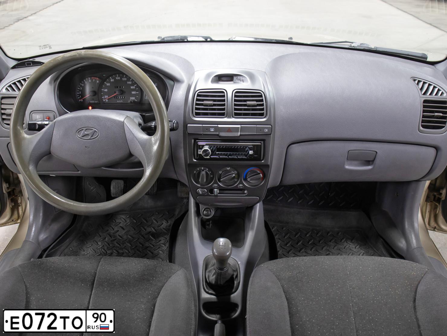 Фото автомобиля TAGAZ ACCENT, 2005 — госномер Е072ТО90. Цвет: БЕЖЕВЫЙ