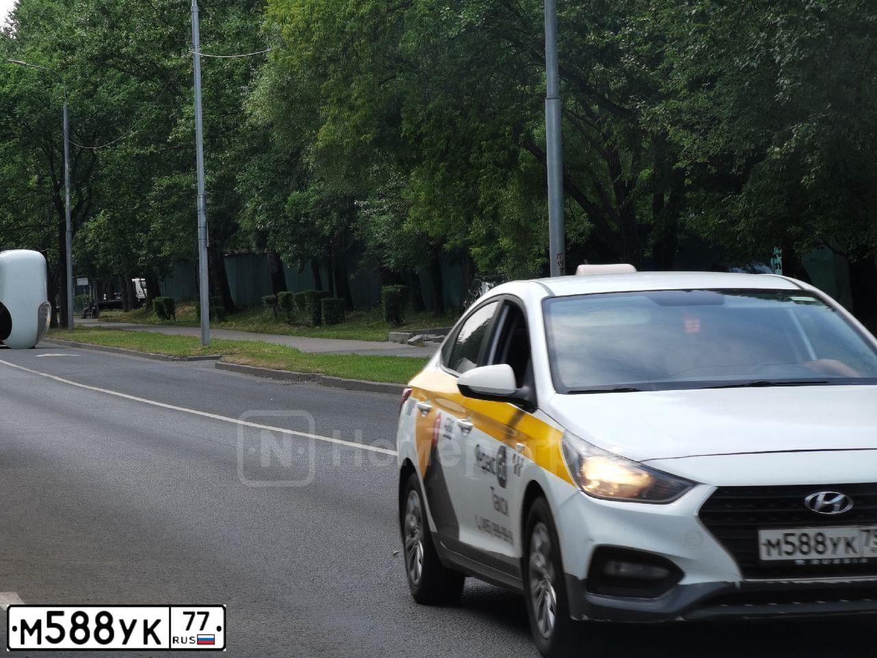 Фото автомобиля LANDROVER RANGE ROVER EVOQUE, 2013 — госномер О124ЕХ138. Цвет: Серый