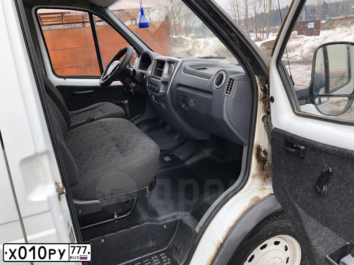 Фото автомобиля GAZ 2752 SOBOL, 2017 — госномер Х010РУ777. Цвет: Белый