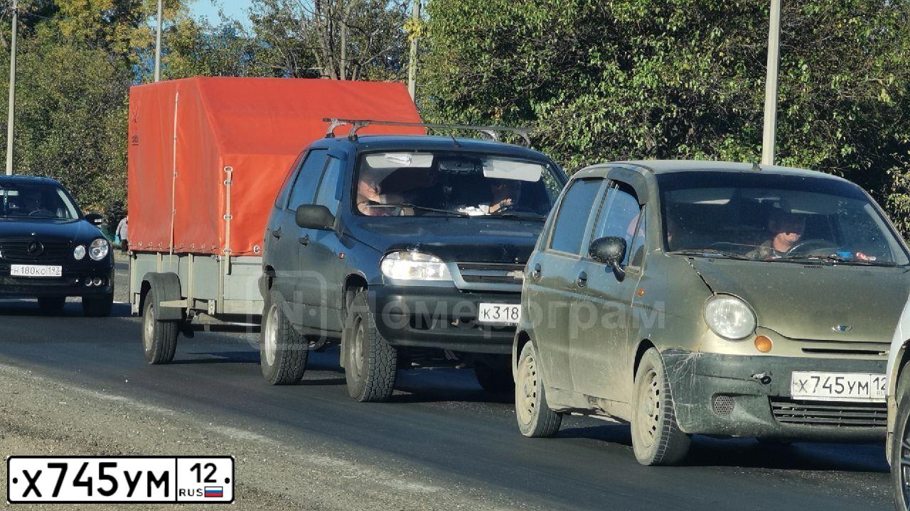 Фото автомобиля LADA 2190 GRANTA, 2014 — госномер Е867ОХ43. Цвет: Золотисто-коричневый