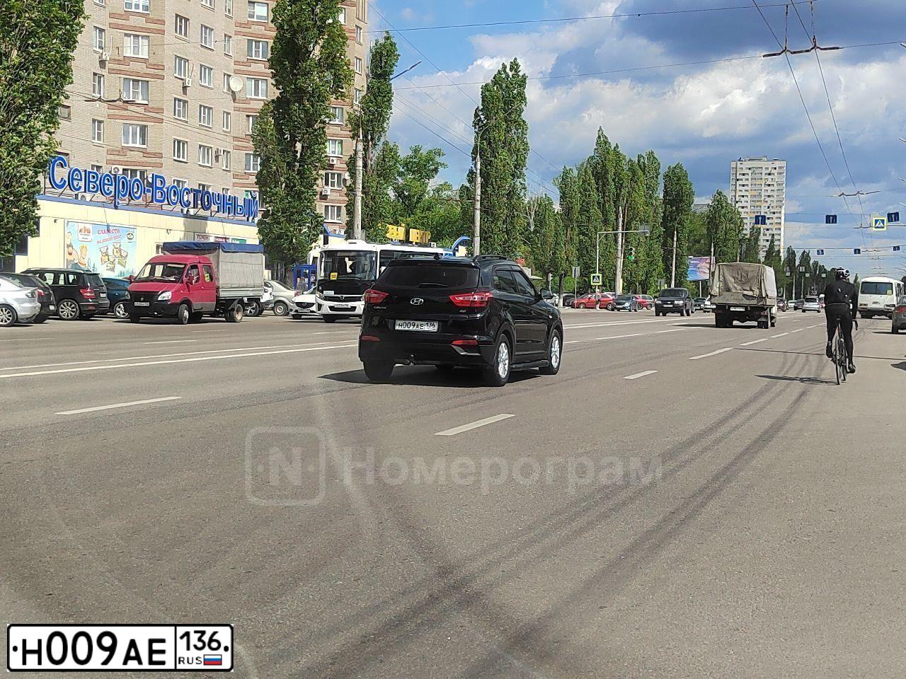 Фото автомобиля HYUNDAI CRETA, 2019 — госномер Н009АЕ136. Цвет: ЧЕРНЫЙ