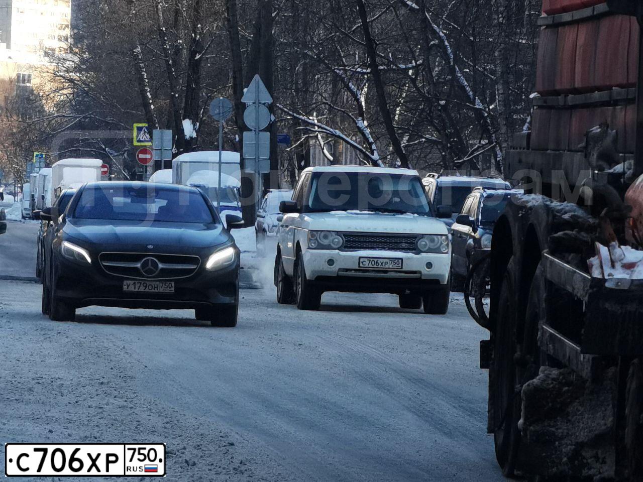 Фото автомобиля LANDROVER RANGE ROVER, 2009 — госномер С706ХР750. Цвет: Белый
