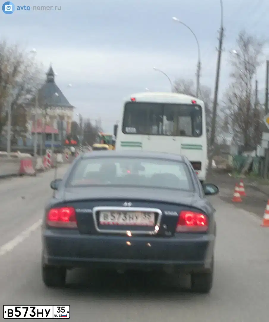 Фото автомобиля HYUNDAI SONATA, 2011 — госномер М670ЕЕ35. Цвет: синий