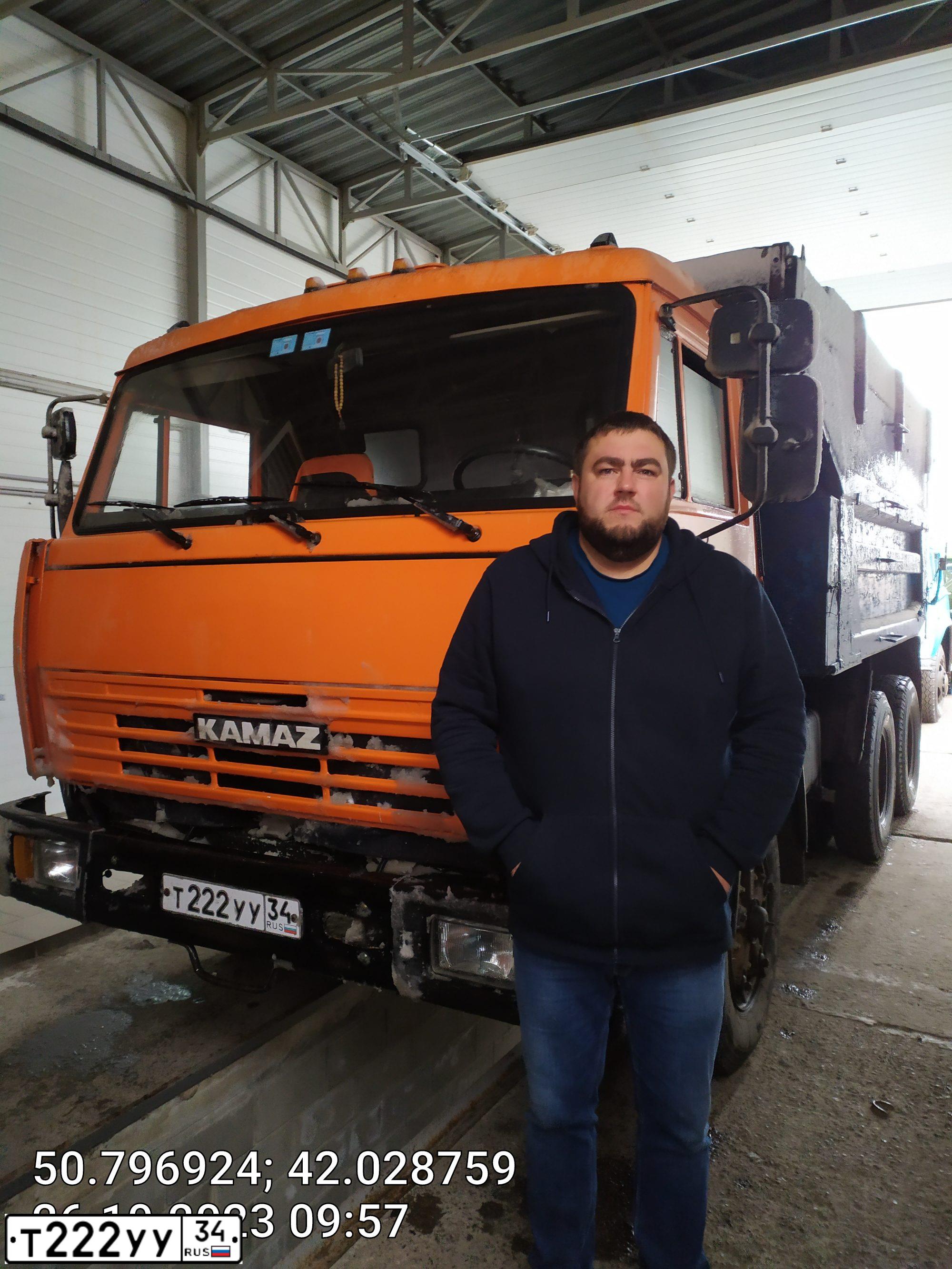 Фото автомобиля KAMAZ 55111 /6X4/, 1991 — госномер Т222УУ34. Цвет: СЕРЫЙ