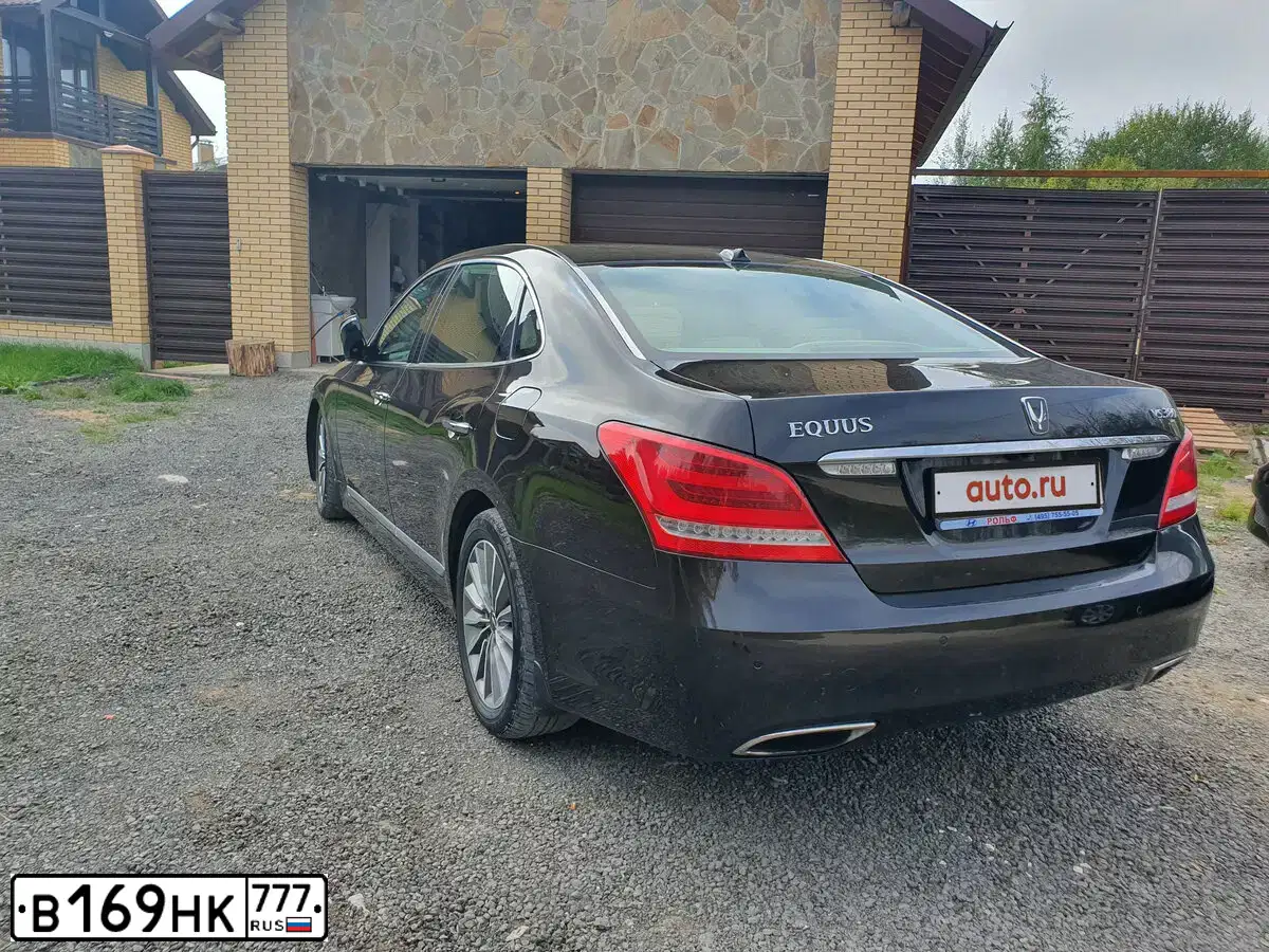 Фото автомобиля HYUNDAI EQUUS, 2014 — госномер О241НА790. Цвет: ЧЕРНЫЙ