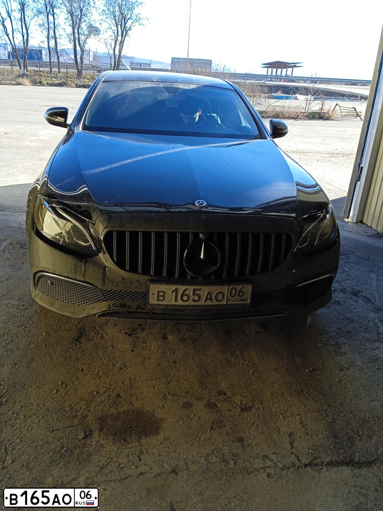 Фото автомобиля MERCEDES-BENZ E200, 2016 — госномер О063КР06. Цвет: ЧЕРНЫЙ
