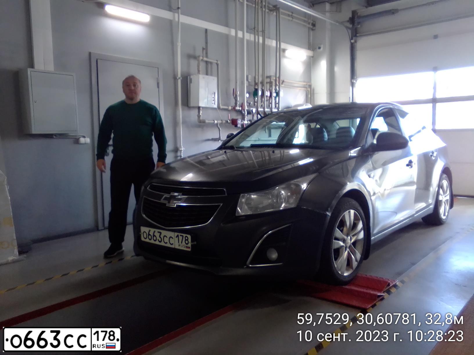 Фото автомобиля CHEVROLET CRUZE, 2013 — госномер О663СС178. Цвет: СЕРЫЙ МЕТАЛЛИК