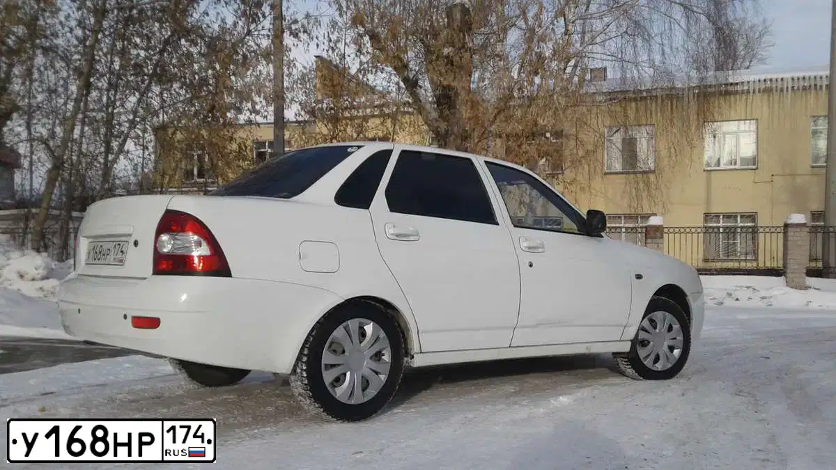 Фото автомобиля HYUNDAI IX35, 2010 — госномер У168НР174. Цвет: ТЕМНО-СИНИЙ