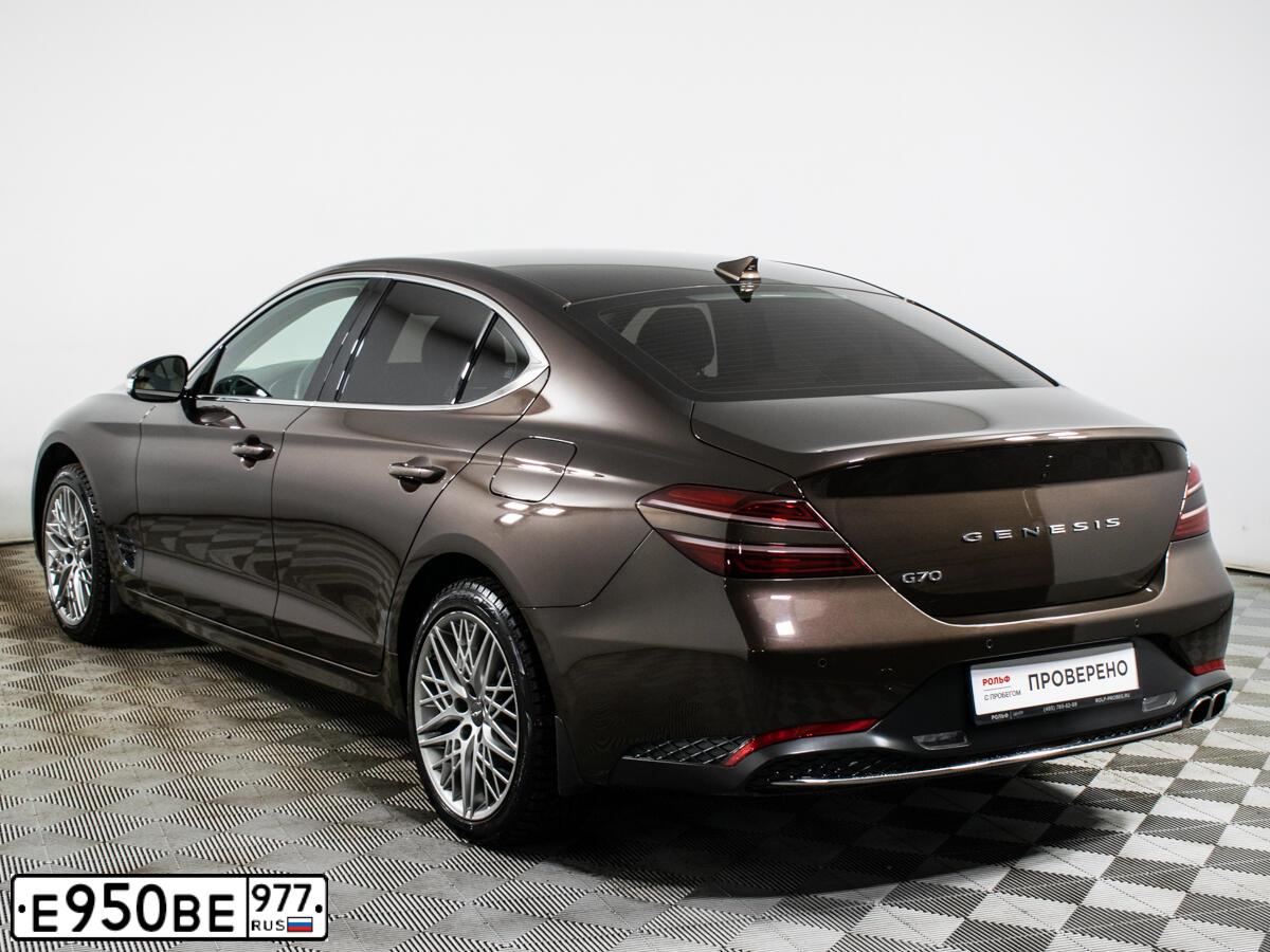 Фото автомобиля GENESIS G70, 2021 — госномер Х305РН797. Цвет: Коричневый