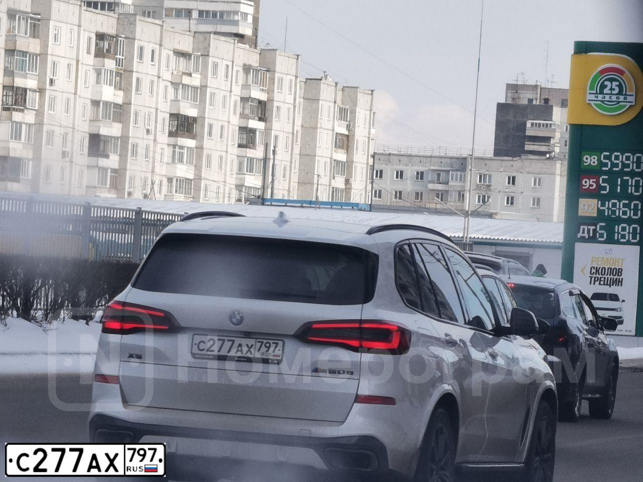 Фото автомобиля BMW X5M, 2020 — госномер С277АХ797. Цвет: Белый