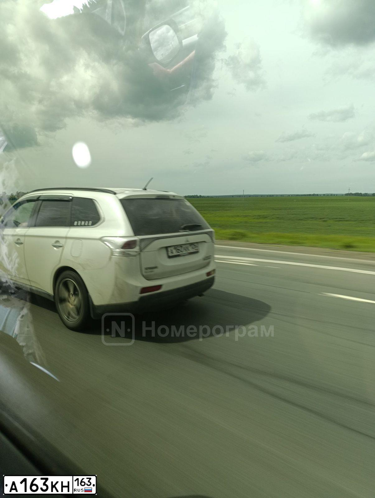 Фото автомобиля PORSCHE CAYENNE, 2009 — госномер В510КУ550. Цвет: ЗЕЛЕНЫЙ