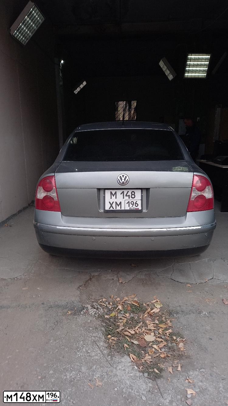 Фото автомобиля VOLKSWAGEN PASSAT, 2002 — госномер С200АА196. Цвет: СЕРЫЙ