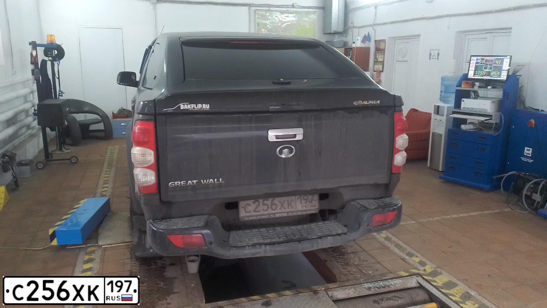 Фото автомобиля GREAT WALL WINGLE, 2012 — госномер С256ХК197. Цвет: ЧЕРНЫЙ