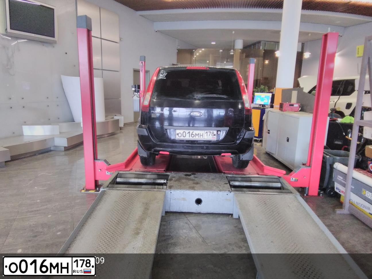 Фото автомобиля FORD FUSION, 2006 — госномер О016МН178. Цвет: ЧЕРНЫЙ