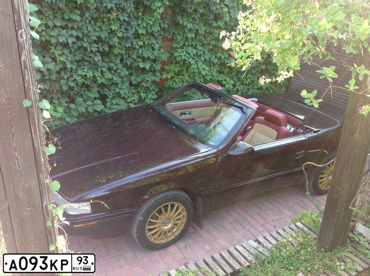 Фото автомобиля CHRYSLER LE BARON, 1989 — госномер А093КР93. Цвет: ВИШНЕВЫЙ