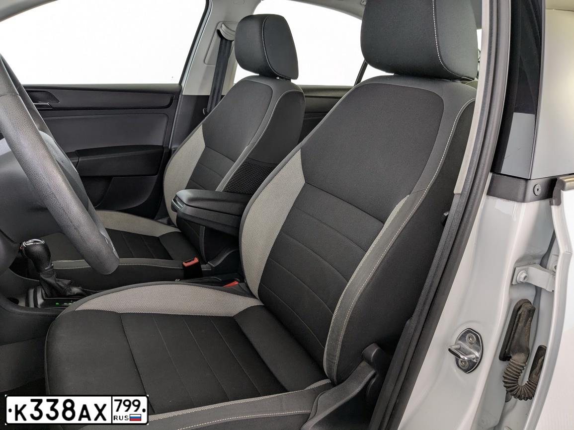 Фото автомобиля SKODA RAPID, 2017 — госномер Н020МО21. Цвет: Белый
